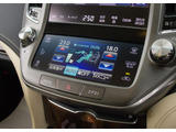 使いやすさや安全性を追求したステアリング周り!高級車ゆえにスイッチ類が多いのも特徴ですね!考え尽くされた配置ですぐに使いこなす事が出来ますのでご安心下さい!是非、体感してみて下さい!!
