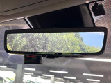 【デジタルインナーミラー】後席の大きな荷物や同乗者で後方が確認しづらい時でも安心!カメラが撮影した車両後方の映像をルームミラー内に表示。クリアな視界で状況の確認が可能です!