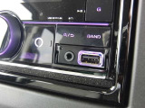こちらにUSBとAUX端子ございます!