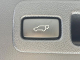 【パワーバックドア】スマートキーや運転席のボタンを押すだけでリアゲートが自動で開閉します!荷物を持っている時や、高い位置にあるバックドアを閉める際に便利な機能です♪
