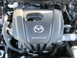 「SKYACTIV-G(ガソリン)」は、規格外の高圧縮を実現し、世界のエンジン技術者に驚きを与えました。さらに、それを維持したままノッキングの発生を抑え、熱効率を向上、走りにも寄与したエンジンです。