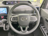 インテリアに合わせたデザインのステアリングは、運転される方のことも考え、運転しやすい形状、大きさです。是非一度、実際に触ってお確かめください。