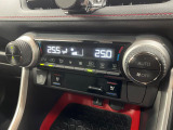 【シートベンチレーション】夏場は涼しい風でお尻や背中の熱やムレを防ぎ、冬はエアコンよりも早く温まってポカポカに!季節を問わず快適に過ごせます。
