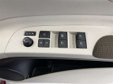 パワーウィンドウスイッチで運転席から全席の窓の開閉ができます♪