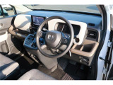前席全体 目線も高く広い視界で安心して運転することができますね!