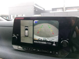 < アラウンドビューモニター >  前後左右にカメラがついているので、狭い道での確認や車庫入れが苦手な方もラクラクです!