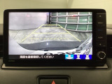 バックモニター付きで、車庫入れやバック時の後方確認をしっかりサポート。モニターに映し出される映像で死角も確認しやすく、狭い場所での駐車や後退時の操作をより安心して行えます。