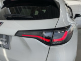 特徴的なデザインで後方からの確認しやすいLEDリアコンビネーションランプ