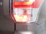 バックフォグもついています。夜間や視界が悪いときに後方車両に自車位置を認識させ、追突を防止します。