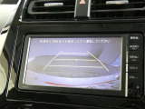 車庫入れの強い味方。後退時の死角をチェックするために便利です。