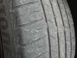 【タイヤの溝もしっかりとございます】車の状態や気になることがございましたらお気軽にお問い合わせくださいませ。