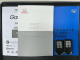 スマートキーは鍵をバッグに入れたままでもドアロックの開閉やエンジンのON・OFFができます。夜間や雨の日も鍵を探さなくて良いので便利です。