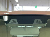 【スズキ セーフティサポート】走行中に前方の車両等を認識し、衝突しそうな時は警報とブレーキで衝突回避と被害軽減をアシスト。より安全にドライブをお楽しみいただけます。