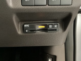 ハンドルの右下にETCがついています。高速道路の料金所の通過も楽々です!。 カードの取り出しもしやすい場所についています。