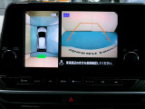 アラウンドモニター 白線や駐車車両をナビ及びルームミラーに表示 駐車している車両との位置関係も一目で分かって安心です