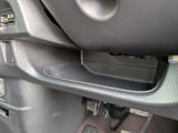 運転席周辺の収納も充実したドライバーズロアポケット。細かな使い勝手にも配慮されています。