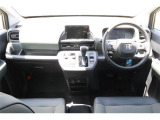 前席全体 目線も高く広い視界で安心して運転することができますね!