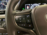 オーディオや運転支援機能などを手元で操作できるステアリングスイッチ。操作時の視線移動が少なく、安全にも貢献します。
