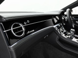 ベントレーは全てオーダーでの発注となっておりますので同じ車種でもステッチやベニヤ部分でまったく違う表情を感じることができます。