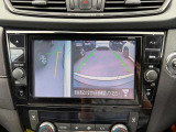 狭い道での離合の時などに便利な助手席側の左前を画像で確認ができます。