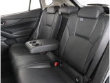 長時間の運転も疲れにくいフロントシート!体をしっかり支えてくれて運転がしやすい形状です!!後部座席もゆったり座れて足元のスペースも広々!ドライブの際は全員が窮屈な思いをせずにお楽しみいただけます!