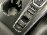 パーキングブレーキはスマートな電子制御式と合わせて渋滞時等にブレーキペダルから足を離しても停車状態を保持してくれるオートブレーキホールド機能で運転が楽になります。スタートはアクセルペダルを踏むだけ