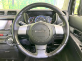 インテリアに合わせたデザインのステアリングは、運転される方のことも考え、運転しやすい形状、大きさです。是非一度、実際に触ってお確かめください。