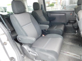 リアシートの画像です!中古車にも純正用品のお取付が可能です!社外の用品もお安くお取付いたします!持ち込みでの取付もご相談ください。