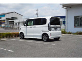 大口なトランクルームです。幅広で荷物の出し入れが簡単になります!