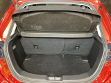 ラゲッジルーム内の凹凸をなくす事でスッキリした広がりを造りだし、荷物がスムーズに出し入れできる気持ちよさ、使い易さを実現!