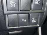 コーナーセンサーを車の前後に装備。障害物までの距離に応じて警告音を変えてお知らせ。縦列駐車時や駐車場・車庫などでの取り回しをサポートします。詳細は販売店スタッフまでおたずねください。