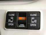 電動スライドドアのスイッチで車内からもスライドドアの開閉ができます。イージークローザー機能で半ドアになることも防止してくれます。