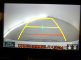 【バックカメラ】バックカメラ装着車です。バックする時に、後方の様子をナビ画面に表示します!慣れない駐車場での駐車や、せまい場所での車庫入れの時も、安全確認OK!思いがけずコツン!なんて事も防げますヨ