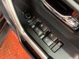 【電動格納ミラー】サイドミラーは電動格納式となっており、狭い駐車場でもキズがつくリスクを抑えられます。