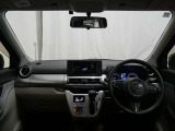 見通しのよいすっきりとした視界で、誰でも運転しやすいです。運転のしやすさは疲れにくさにも繋がりますよ♪