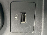 前席USB電源です。