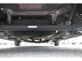 車両後方からの下回りです。マフラー防錆塗装や下回り防錆施工等も可能でございます。