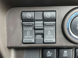 両側電動スライドドアのスイッチ付です。車内からもスイッチひとつで楽にドアの開閉が可能です。電動なので開閉時に力を使う必要がなく、半ドアになることもありません!