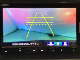 バックでの車庫入れも安心です! リアカメラが付いているバックモニター付のナビを装備しております。操作線もついており距離感も画面から確認できます。