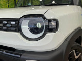 【LEDヘッドライト】悪天候や夜間走行時も良好な視界を確保し安心して運転できる高輝度LEDヘッドライトを装備!点灯速度が早く、消費電力も抑えられています。
