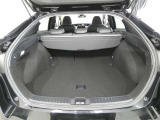 広く開口部の大きいラッゲージルームは、荷物の出し入れも楽です。トノカバーがあるのでプライバシーも守られますね。