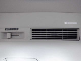 後席シーリングファン装備で室内の空気の循環を良くしてくれます