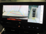 パノラミックビューモニター付きです。車両を上から見たような映像をディスプレイオーディオ画面に表示。運転席からの目視だけでは見にくい、車両周辺の状況をリアルタイムでしっかり確認できます。