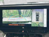 【パノラミックビューモニター】専用のカメラにより、上から見下ろしたような視点で360度クルマの周囲を確認することができます☆死角部分も確認しやすく、狭い場所での切り返しや駐車もスムーズに行えます。