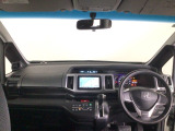 【前方視界】開放的な前方視界!運転がしやすく疲れにくいです♪窓が大きく、見通しがとっても良いおクルマですよ♪