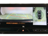 ハンドル操作にあわせてガイドラインが変化するバックガイドモニター搭載。全方位、フロント、左右側面モニターも搭載しているので、周囲の状況を確認しながら駐車出来ます。慣れない場所でも心強いですよ。