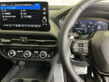 ホンダ純正メモリーナビ搭載なので、遠方へのドライブもお任せ下さい!ステアリング左手側にオーディオ関連のコントロールスイッチを配置しています。操作時は視線を逸らすことなく運転に集中できます