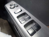 窓ガラスもスイッチ一つでオート開閉が可能ですので便利です!