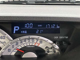 視認性に優れたメーターを採用しており、走行中でも車速や情報が分かりやすく表示されます。運転時の視線移動をむりのない範囲に抑え、快適で安心感のあるドライブをサポートします。