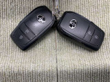 手荷物が多いときでも、スマートキーをバッグやポケットに携帯していれば、キーを取り出すことなくドアの解錠・施錠ができます
